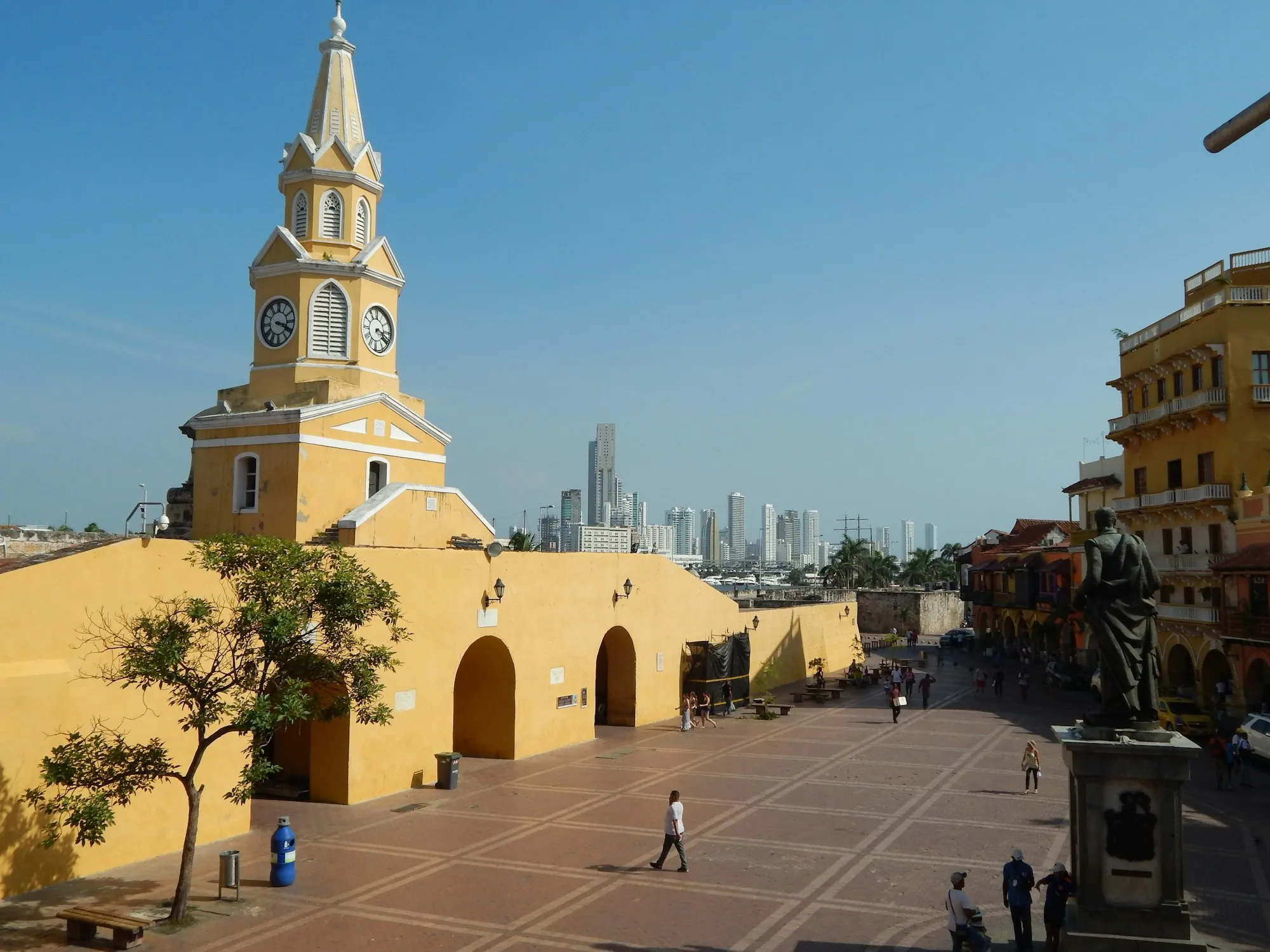 La Torre del Reloj, la puerta histórica de entrada al centro amurallado de Cartagena
